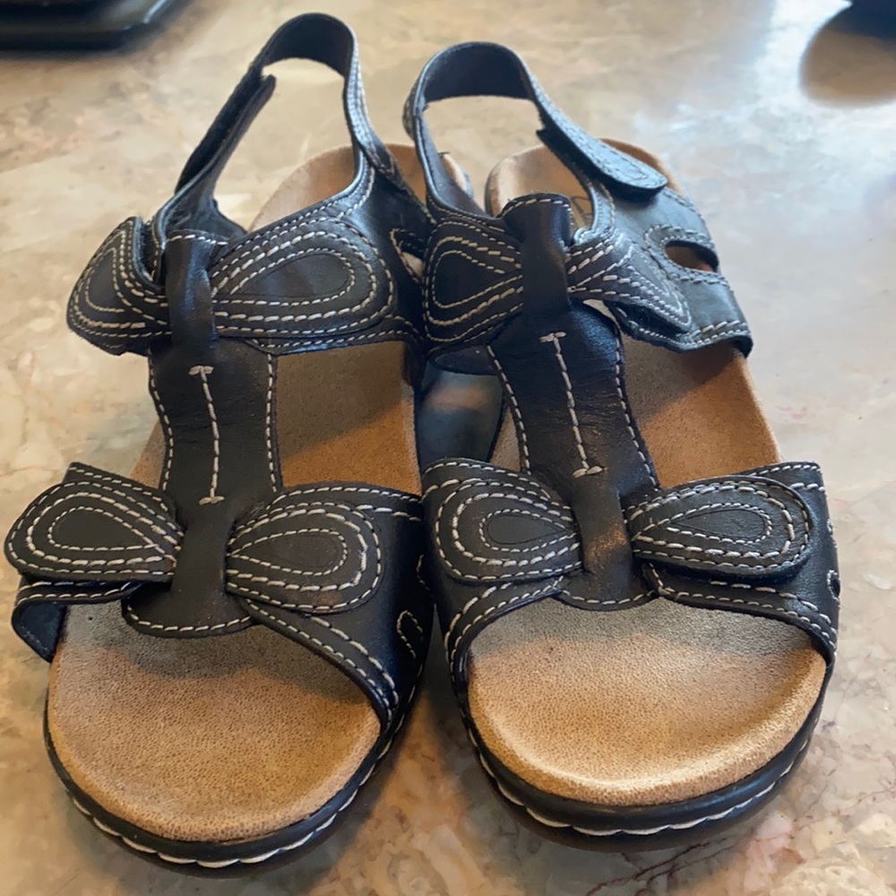 Brand New Clark Sandal in Size 8 1.2 Wide